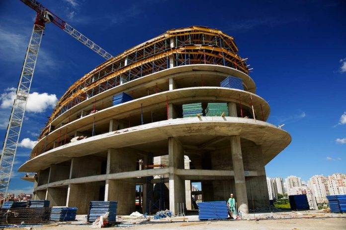 Mercado da construção com crescimento moderado